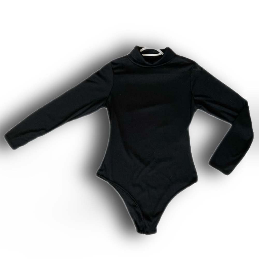 Never worn black Turtleneck onesie bodysuit ✨ size medium